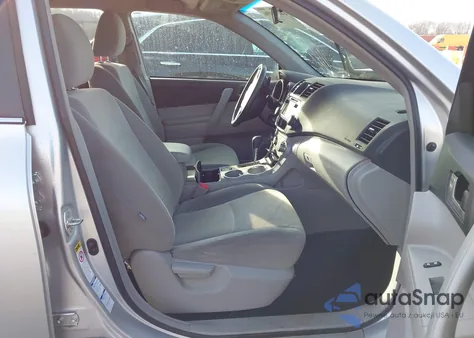 2013 Toyota Highlander Base Plus V6 z USA, uszkodzony, nr VIN 5TDBK3EH7DS268839